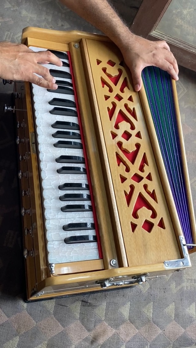 Amazon.com: Kaayna Musicals Harmonium Pro Grade By , 11 Stop- 6